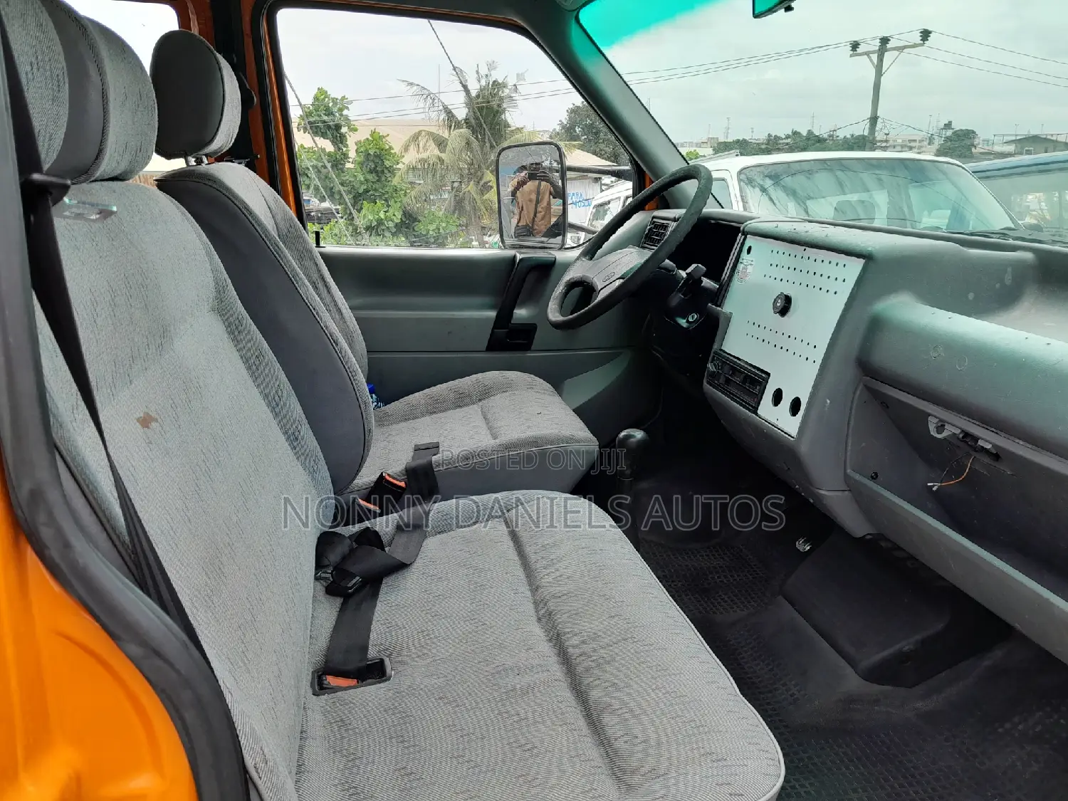 Volkswagen Transporter 2004 Yellow