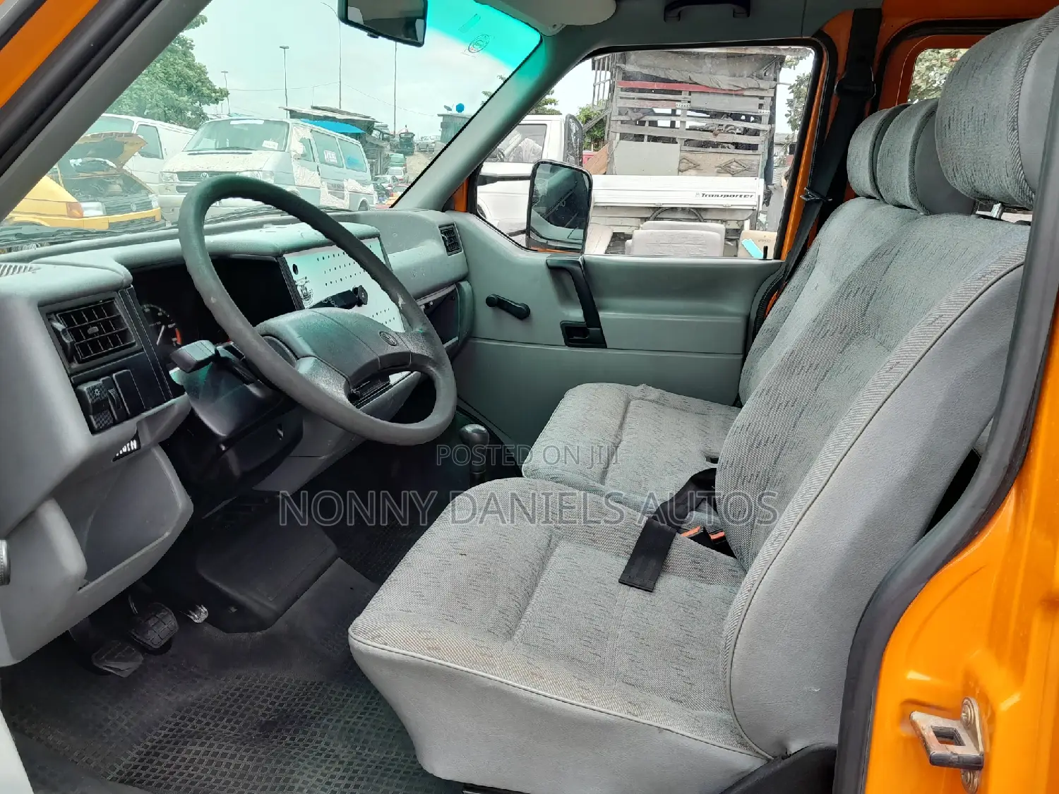Volkswagen Transporter 2004 Yellow