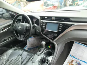 Toyota Camry SE FWD (2.5L 4cyl 8AM) 2018 Silver