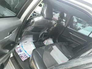 Toyota Camry SE FWD (2.5L 4cyl 8AM) 2018 Silver