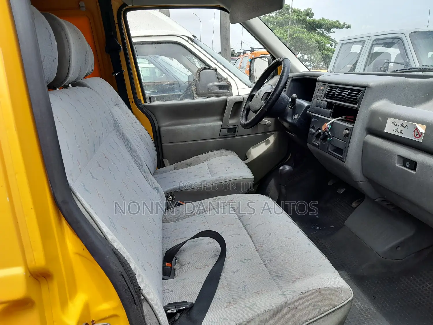 Volkswagen Transporter 2005 Yellow