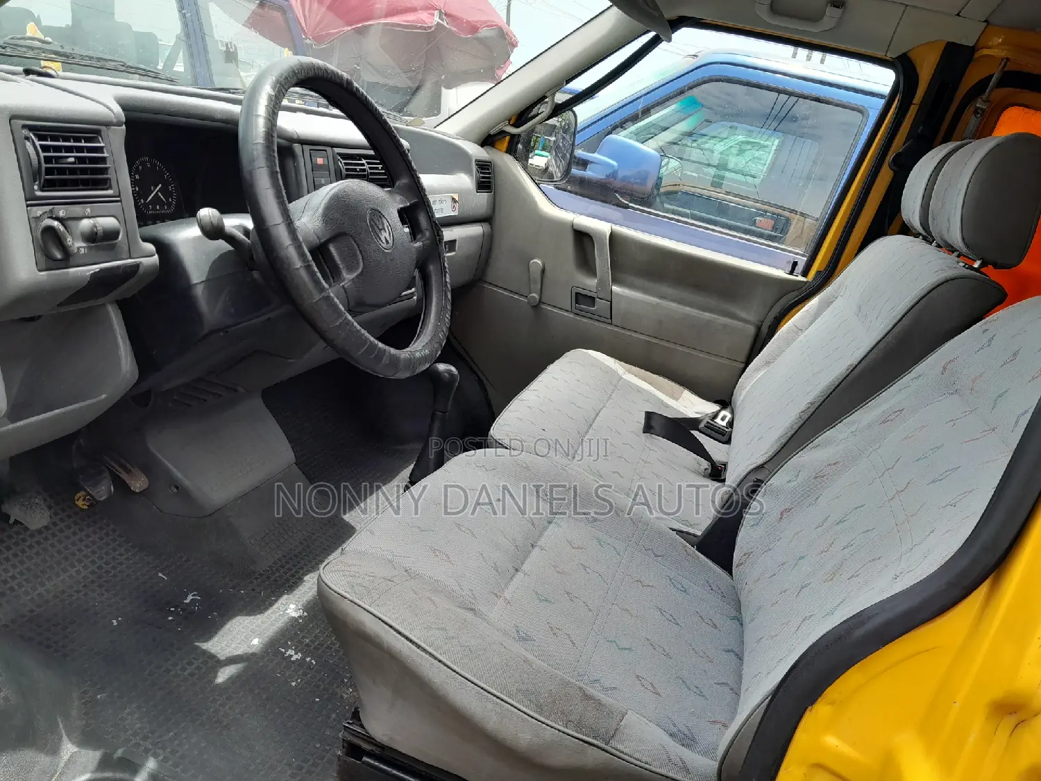Volkswagen Transporter 2005 Yellow