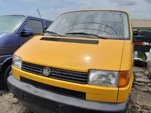 Volkswagen Transporter 2005 Yellow