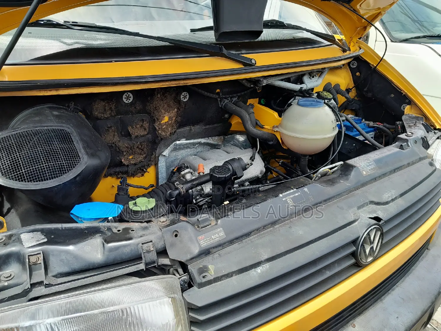Volkswagen Transporter 2005 Yellow