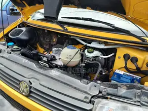 Volkswagen Transporter 2005 Yellow