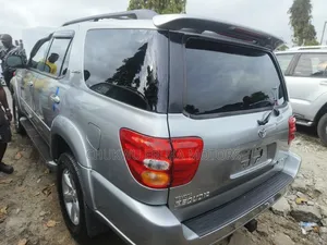 Toyota Sequoia 2004 Silver