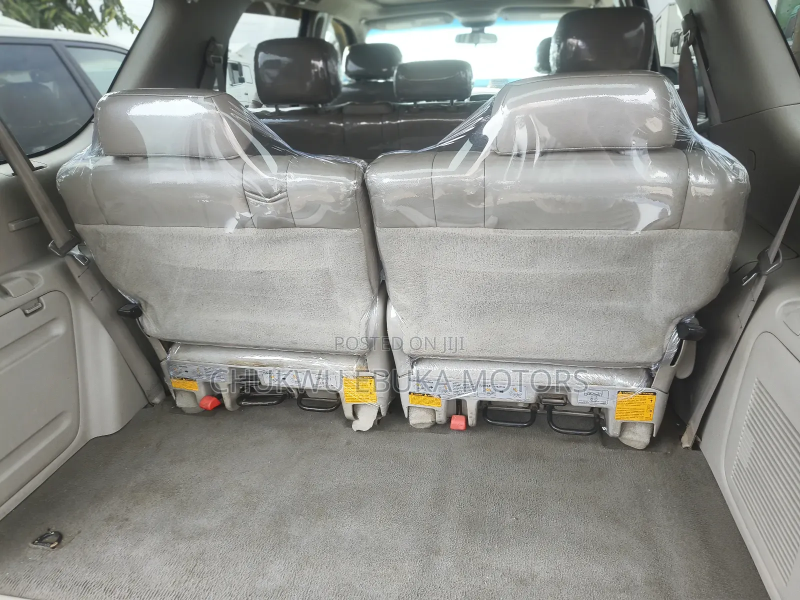 Toyota Sequoia 2004 Silver