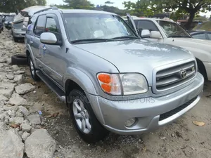 Toyota Sequoia 2004 Silver