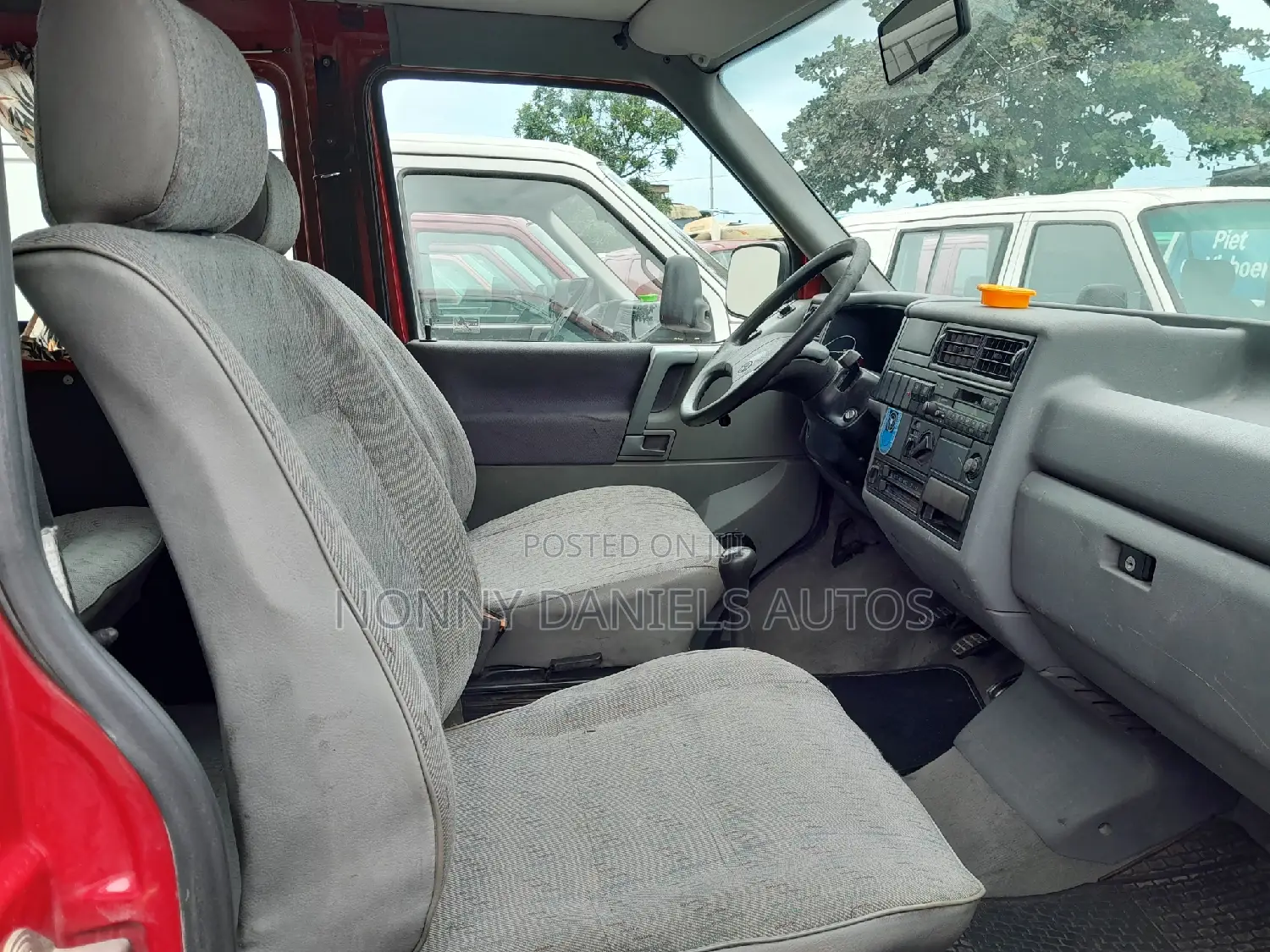 Volkswagen Transporter 2000 Red