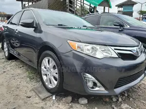 Toyota Camry LE 4dr Sedan (2.5L 4cyl 6A) 2012 Gray