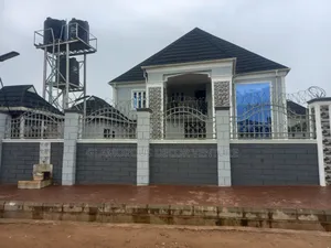 Proffesional House Paintings/Wall Screeding/Tyrolean in Akure