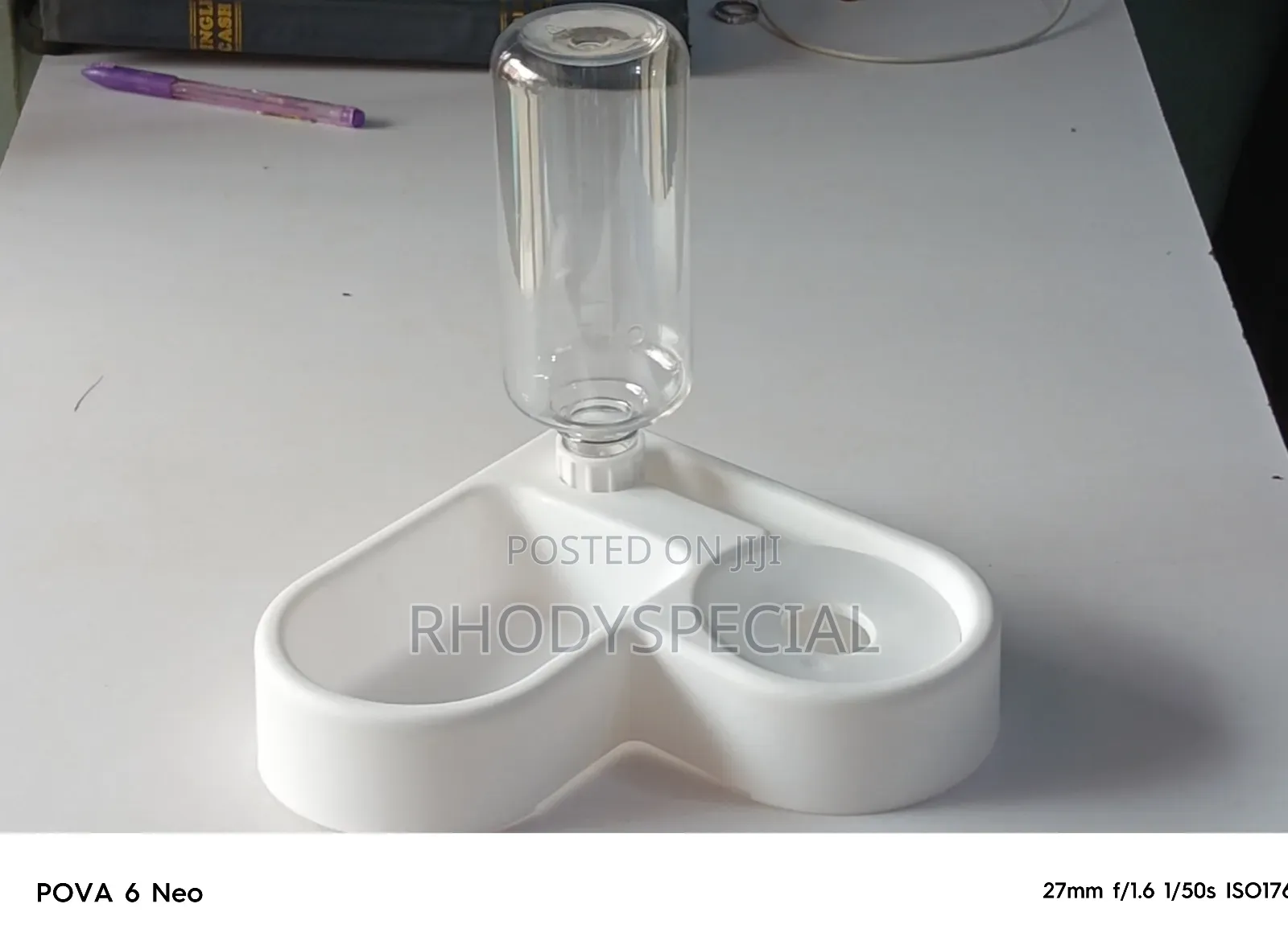 V Shaped Double Pet Feeder With Water Bottle