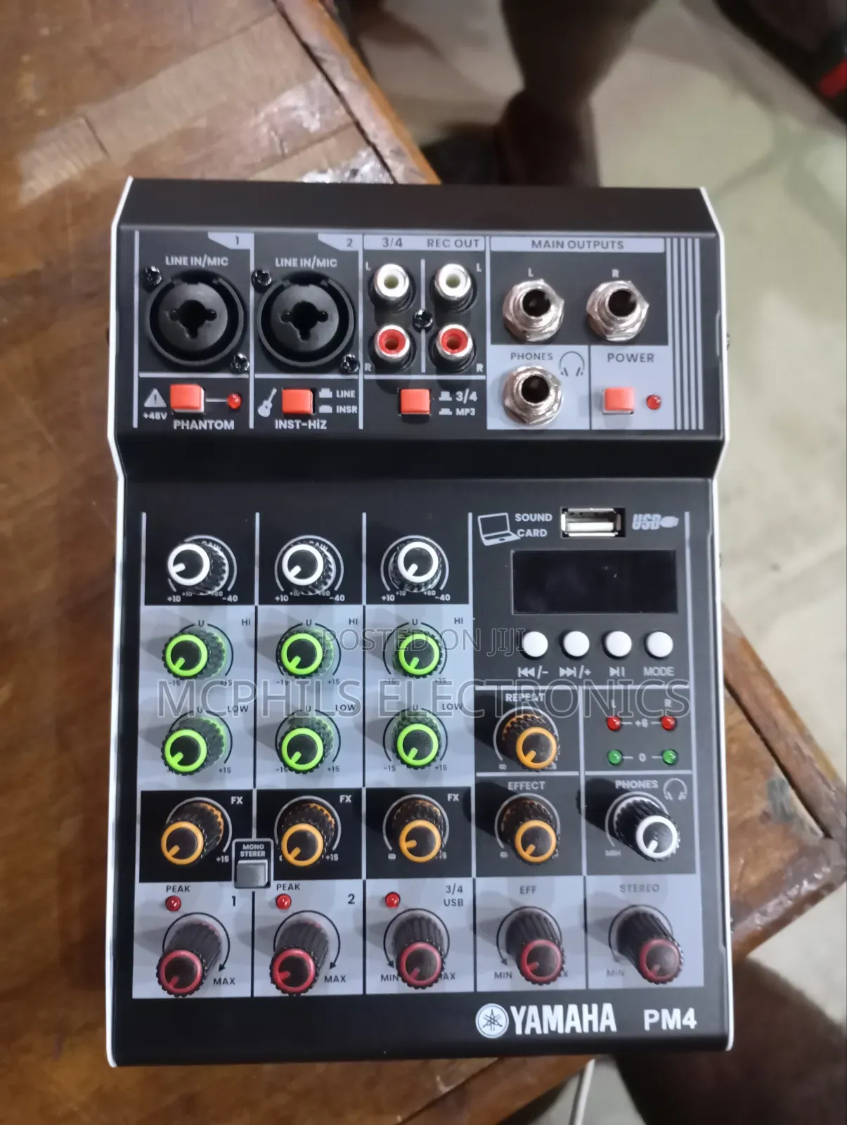 Yamaha 4- Channels Pro-effect Mixer Console