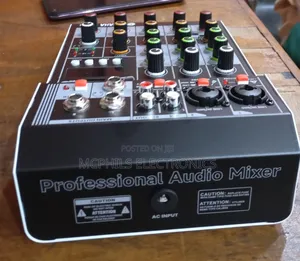 Yamaha 4- Channels Pro-effect Mixer Console
