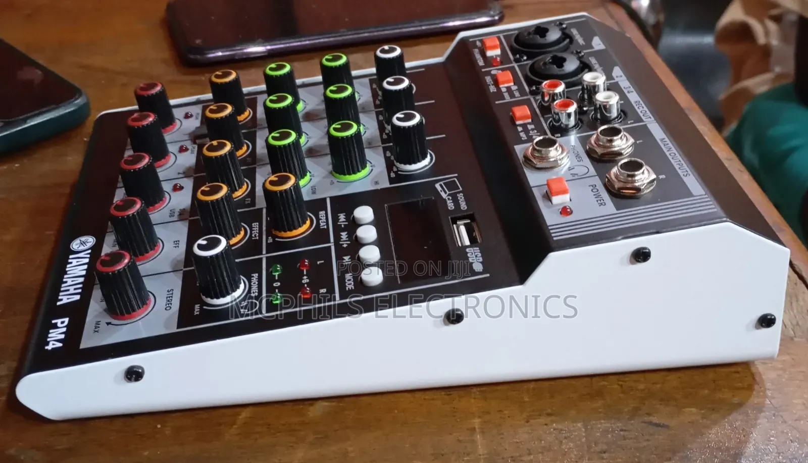 Yamaha 4- Channels Pro-effect Mixer Console