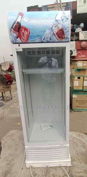 >>Brand New Newcastle Showcase Chiller (450 Liters) 4 Steps<