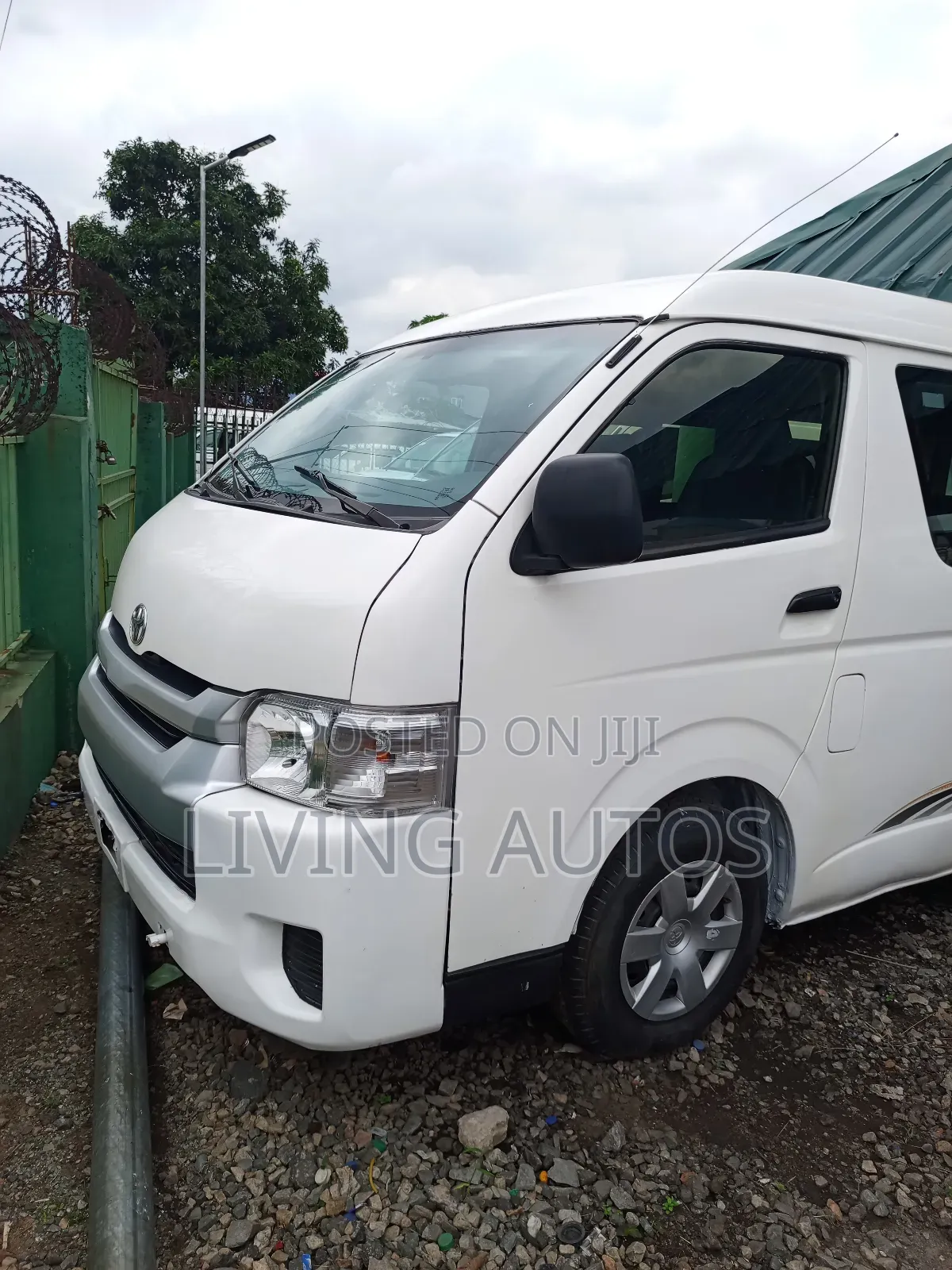 Toyota HiAce 2014 White
