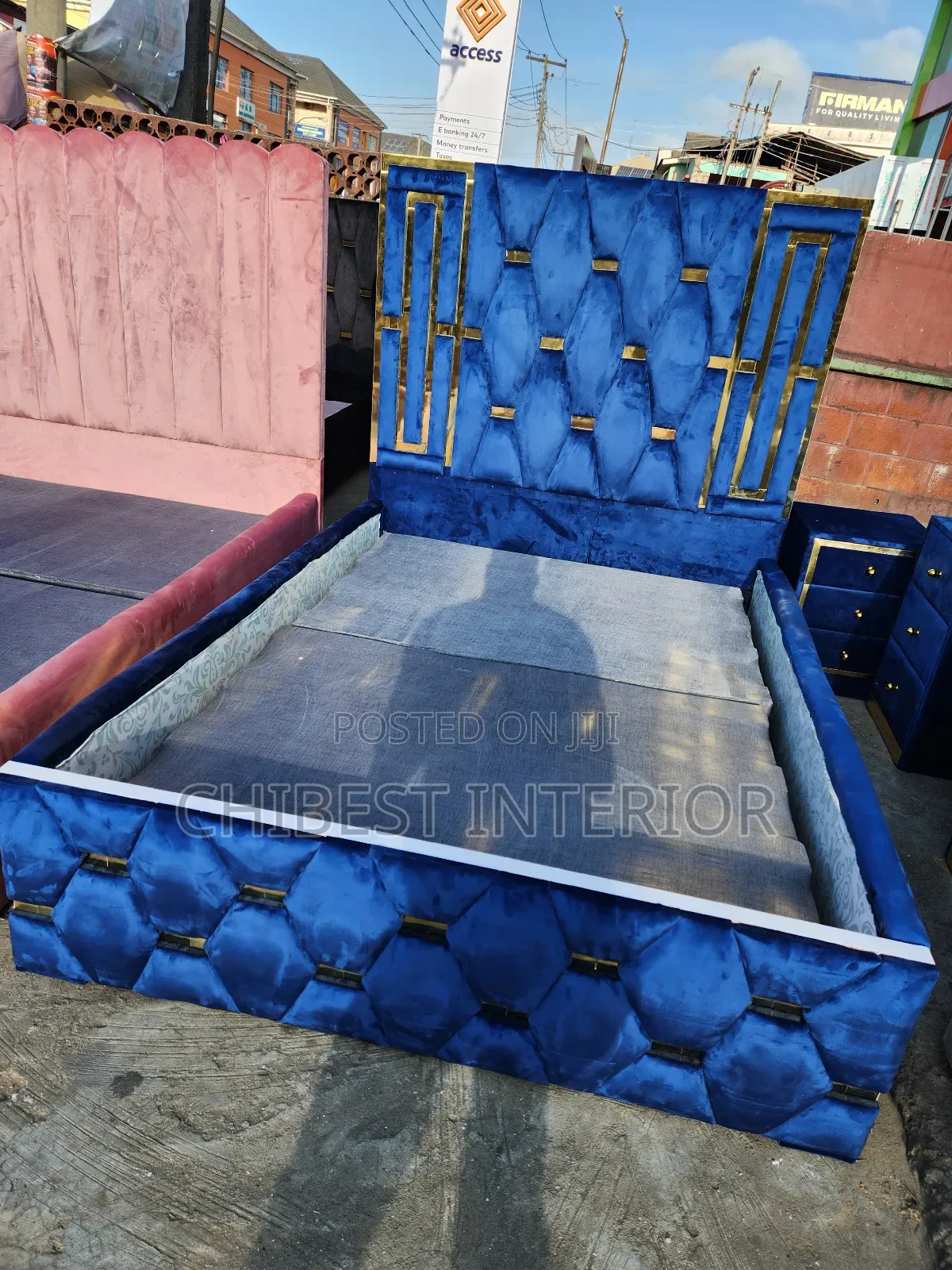 Quality 4 and Half By6 Bed With One Side Drawer