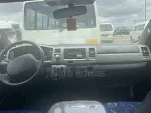 Toyota HiAce 2010 White