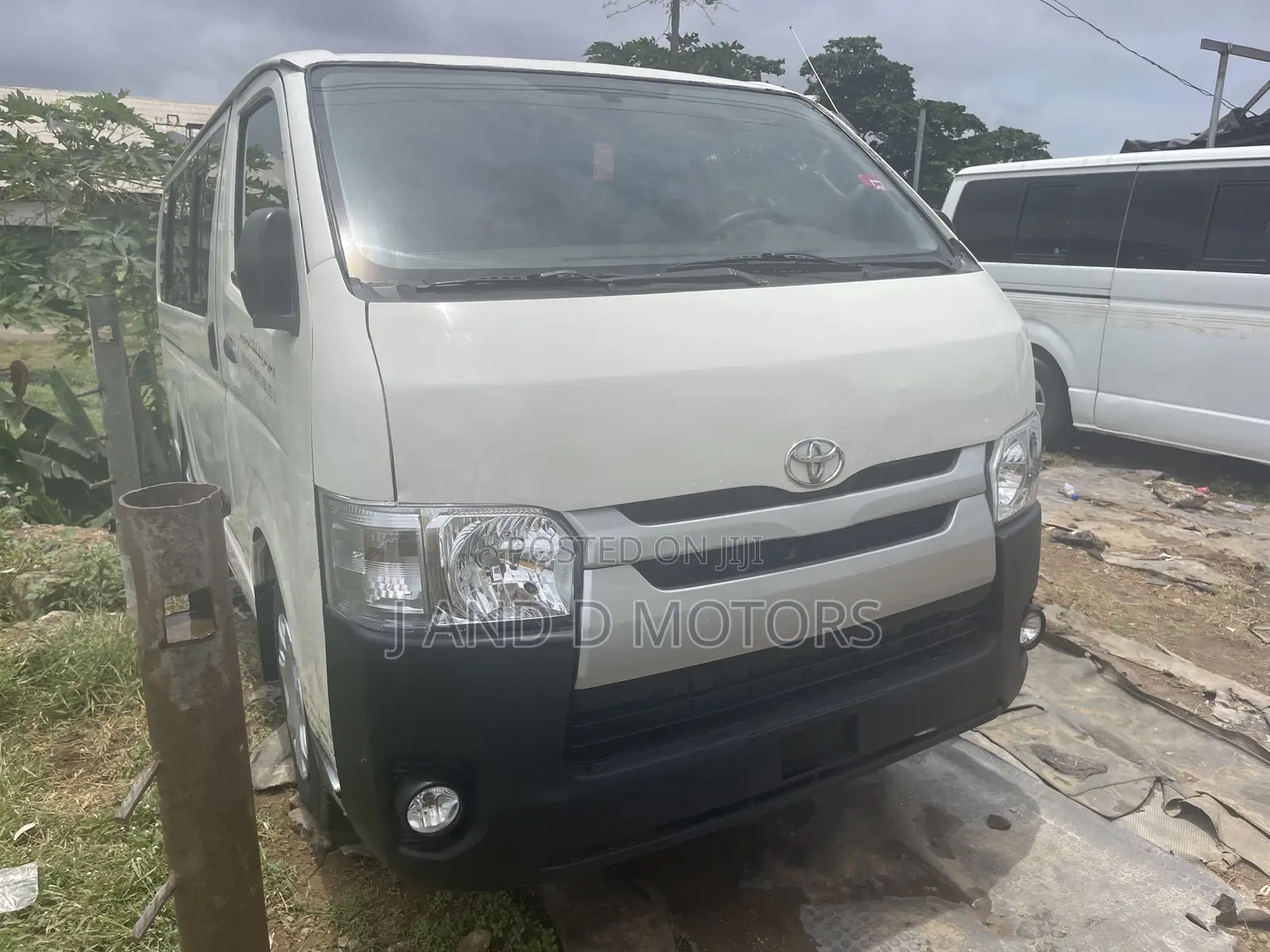 Toyota HiAce 2010 White
