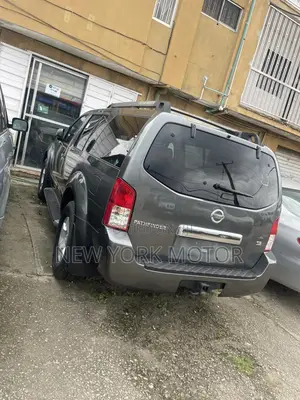 Nissan Pathfinder 2005 Gray