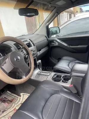 Nissan Pathfinder 2005 Gray