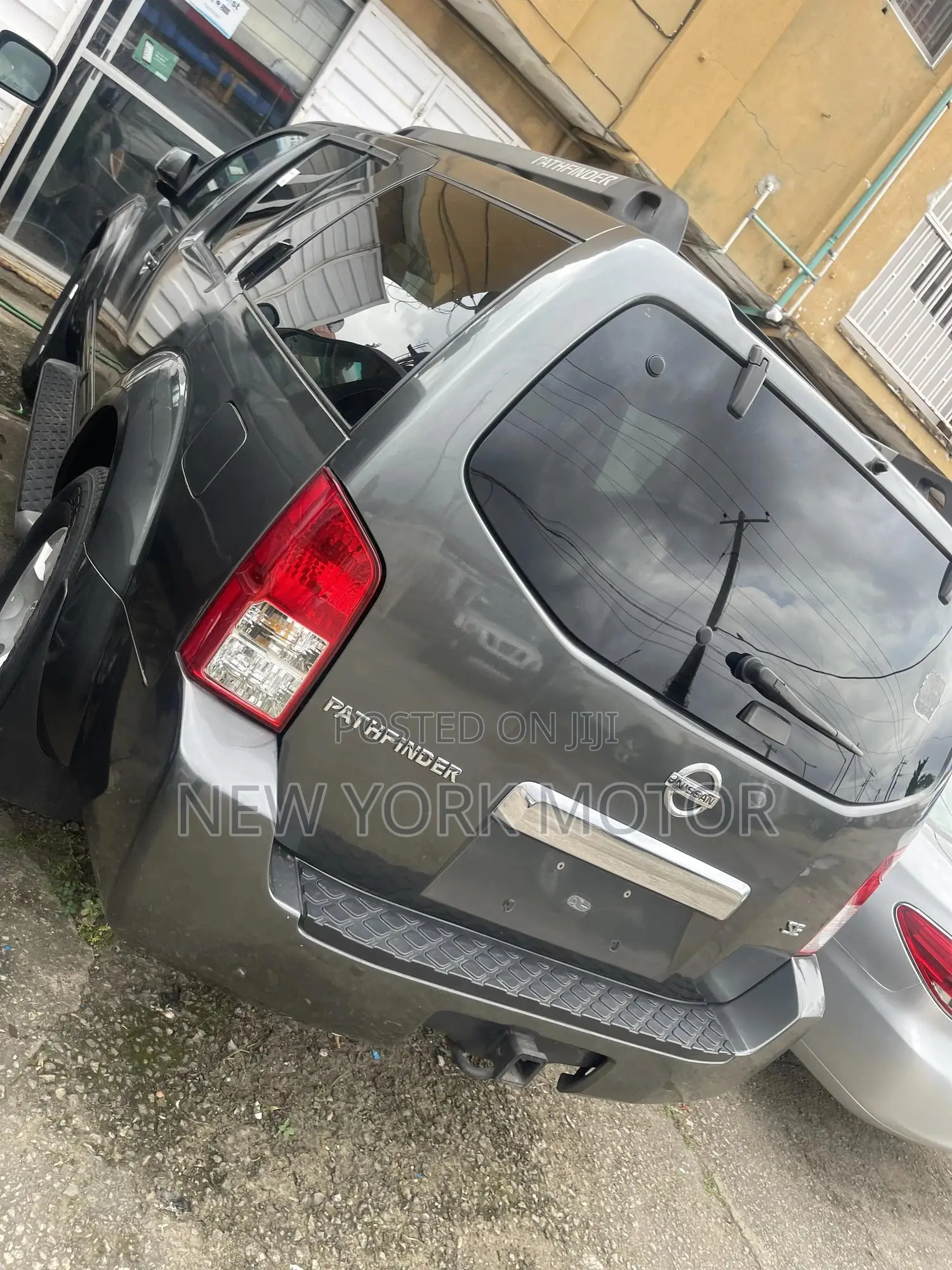 Nissan Pathfinder 2005 Gray