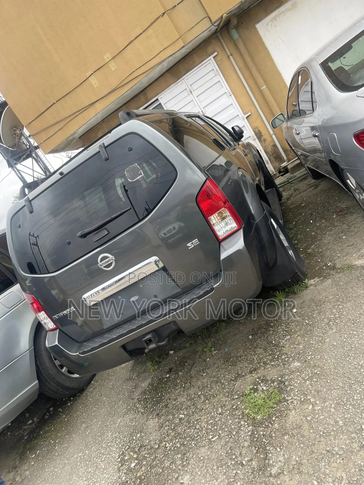Nissan Pathfinder 2005 Gray