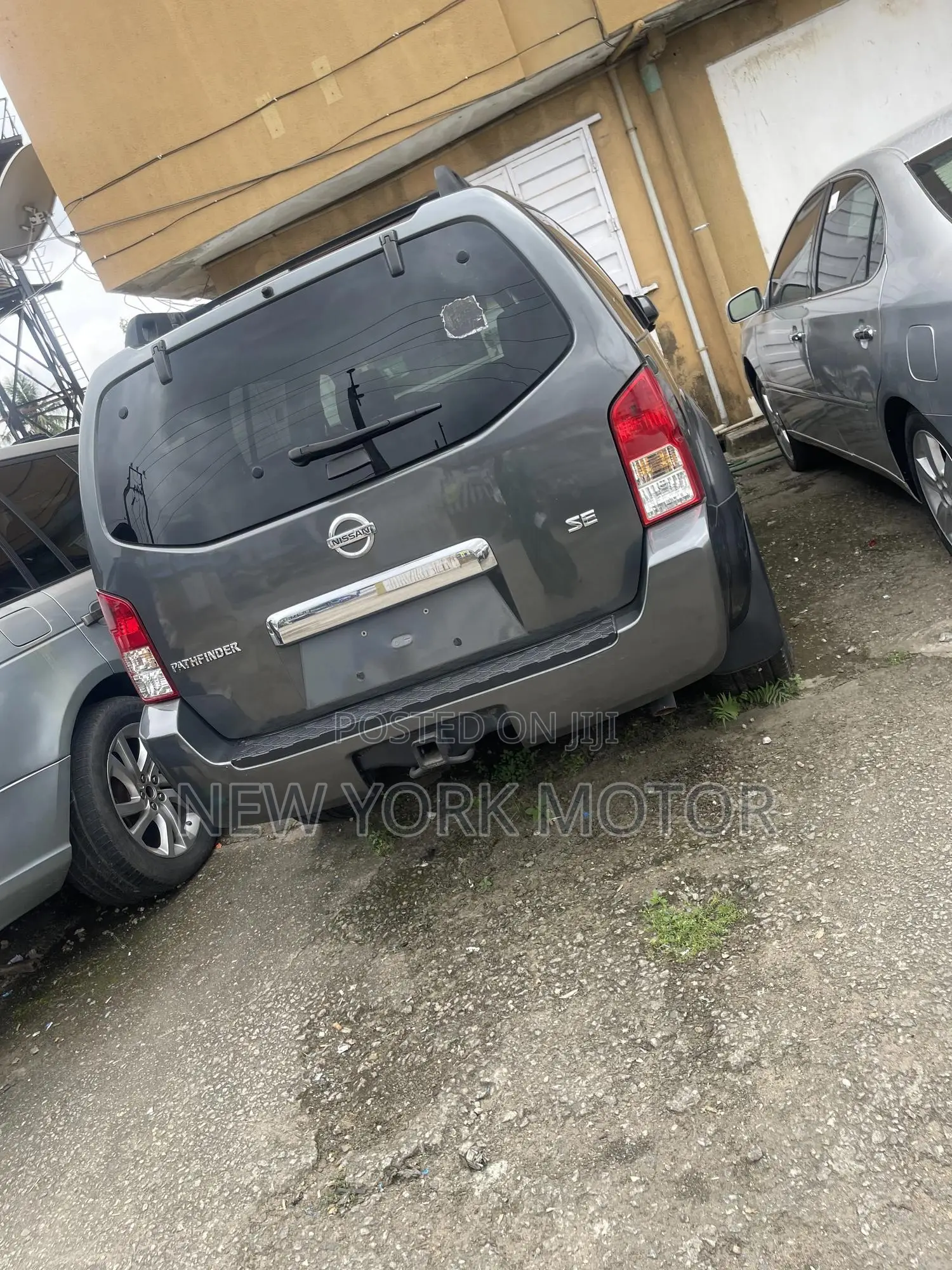 Nissan Pathfinder 2005 Gray