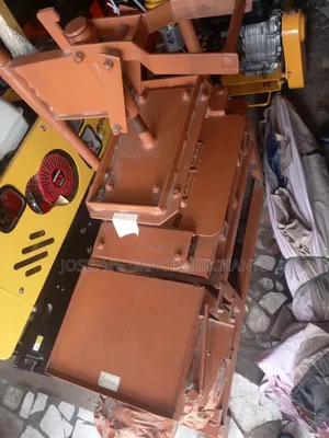 Interlocking Block Moulding Machine, With Kama Engine.