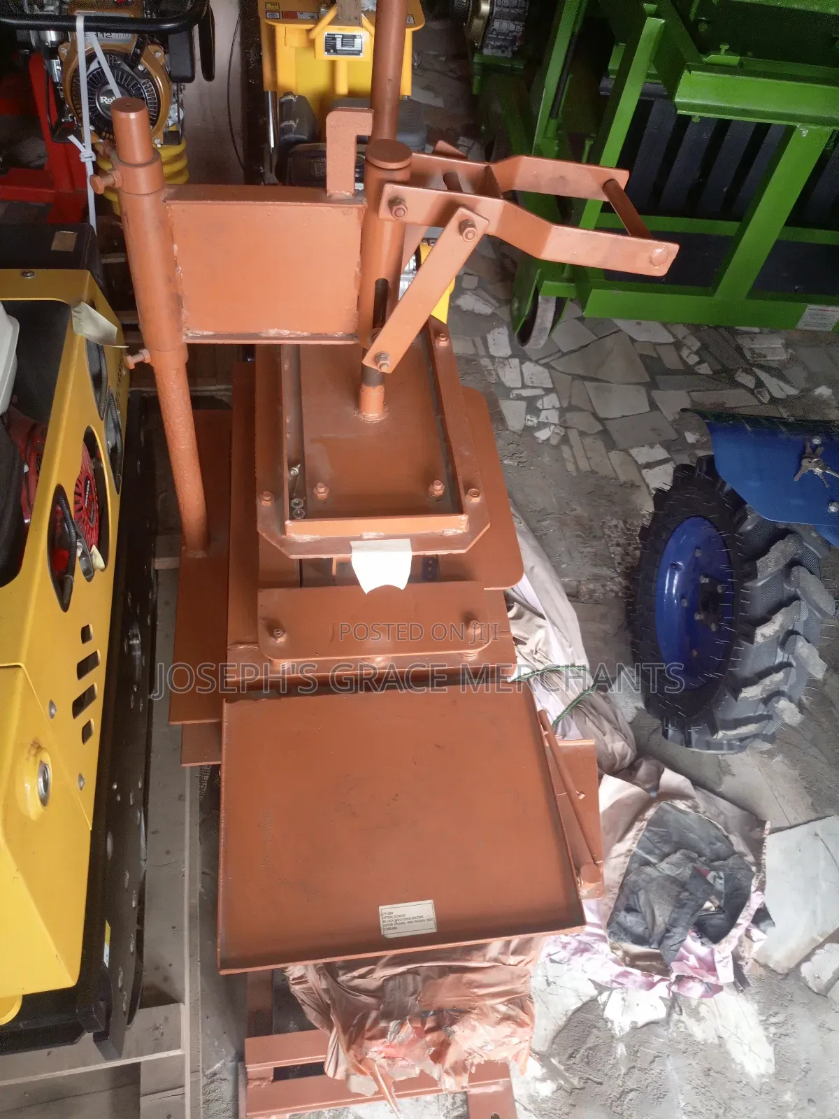 Interlocking Block Moulding Machine, With Kama Engine.