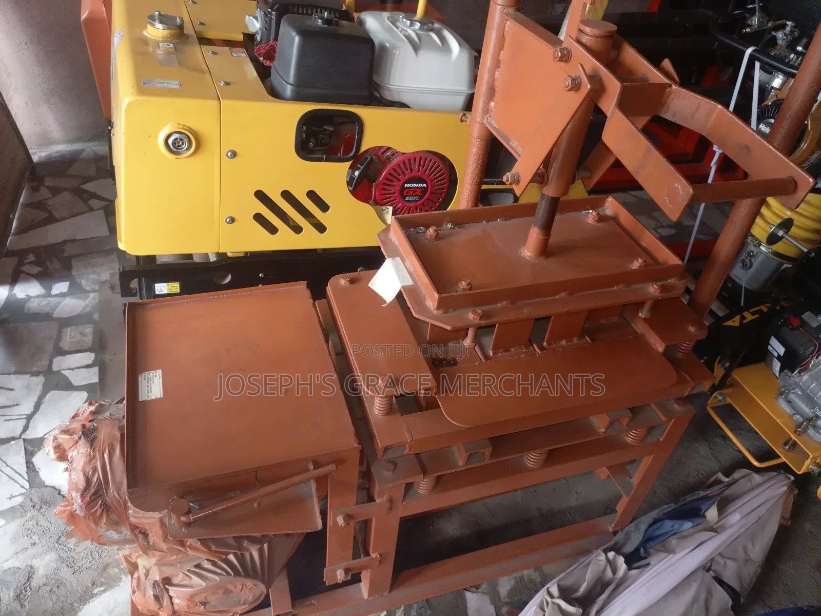 Interlocking Block Moulding Machine, With Kama Engine.