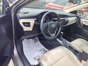 Toyota Corolla 2015 Gold