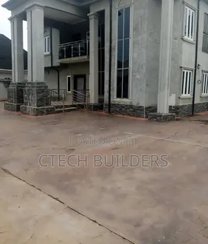 6bdrm Duplex in Benin City for sale