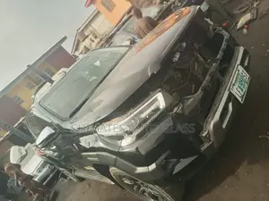 Toyota Hilux Windscreen Glass We Deliver and Install