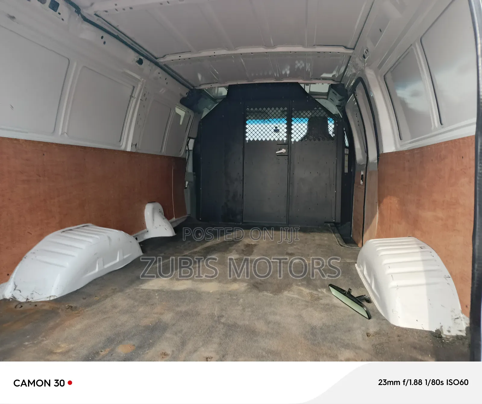 Ford B700 2014 White