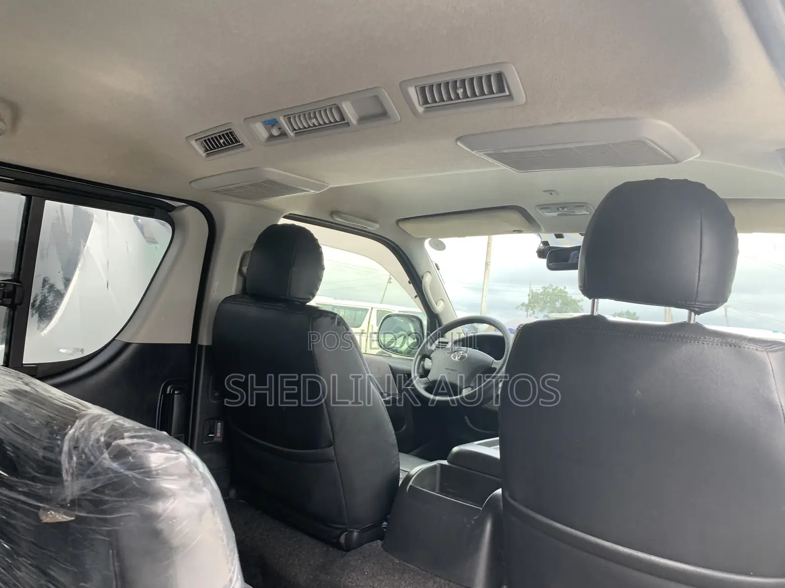 Toyota HiAce 2013 White