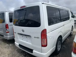 Toyota HiAce 2013 White