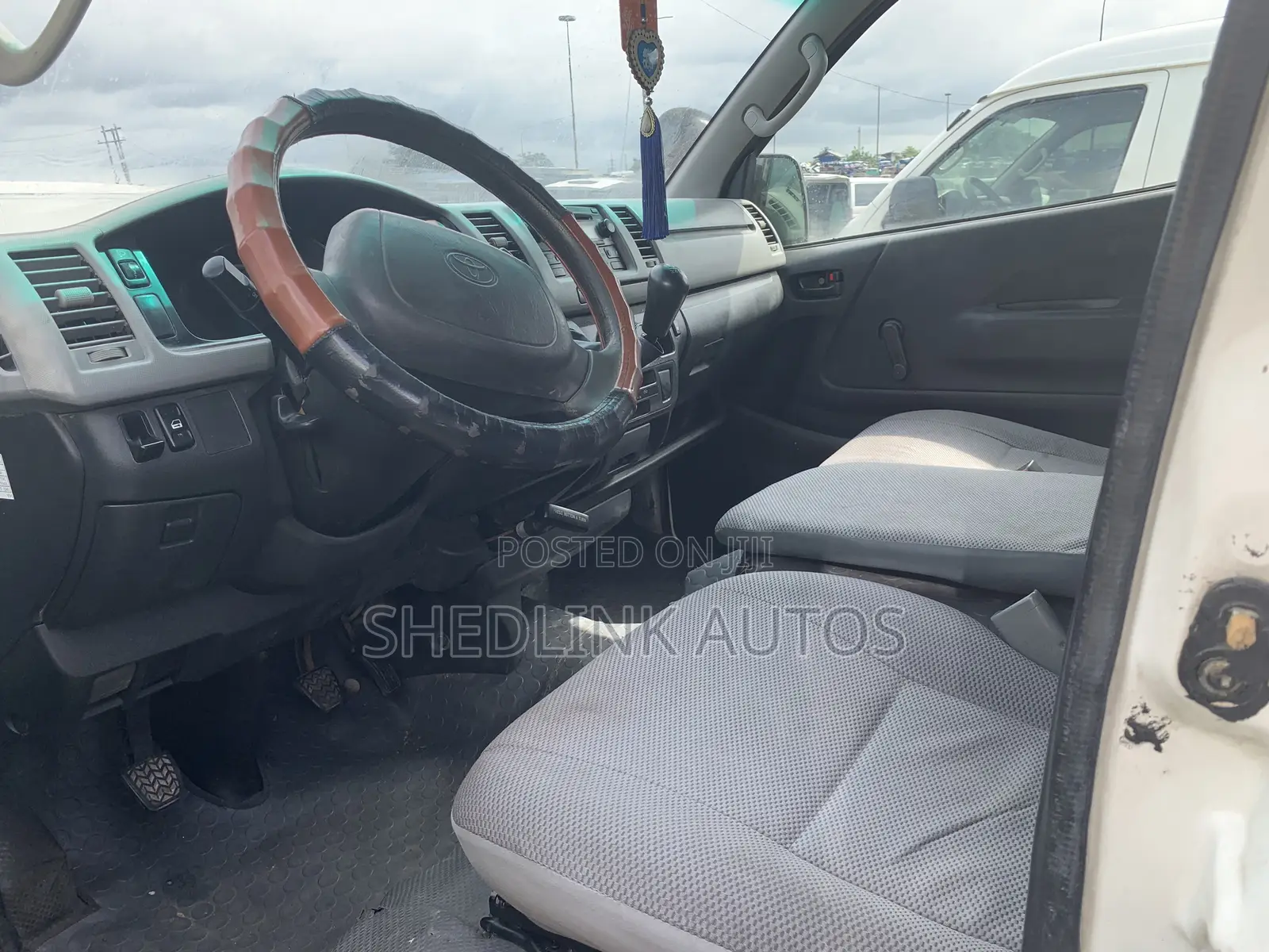 Toyota HiAce 2006 White