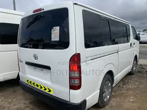 Toyota HiAce 2006 White