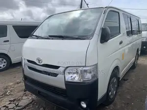 Toyota HiAce 2006 White
