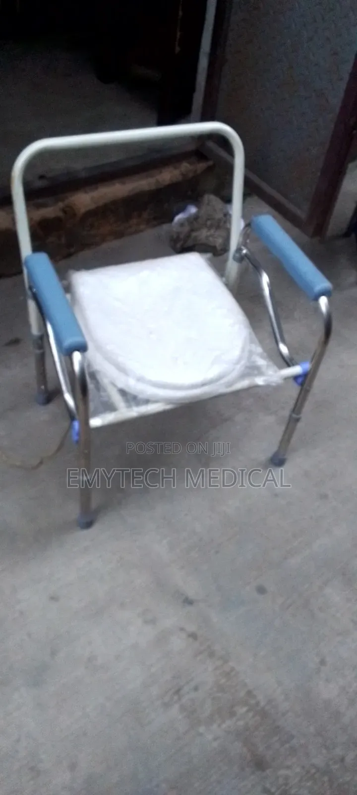 Foldable Commode Seat