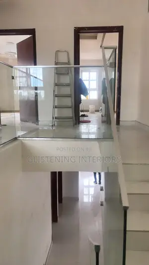 Staircase Silver Accessories With a 10mm Tempered Glass