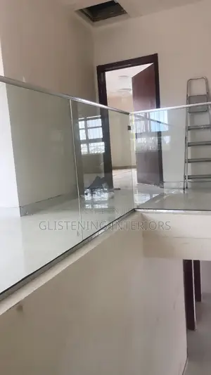 Staircase Silver Accessories With a 10mm Tempered Glass