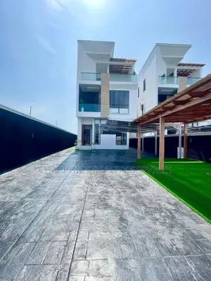 5bdrm Duplex in Lekki for sale