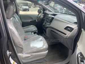 Toyota Sienna LE AWD 7-Passenger 2013 Gray