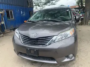Toyota Sienna LE AWD 7-Passenger 2013 Gray
