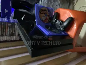 Playstations 4 Fat With 8 Games Installed
