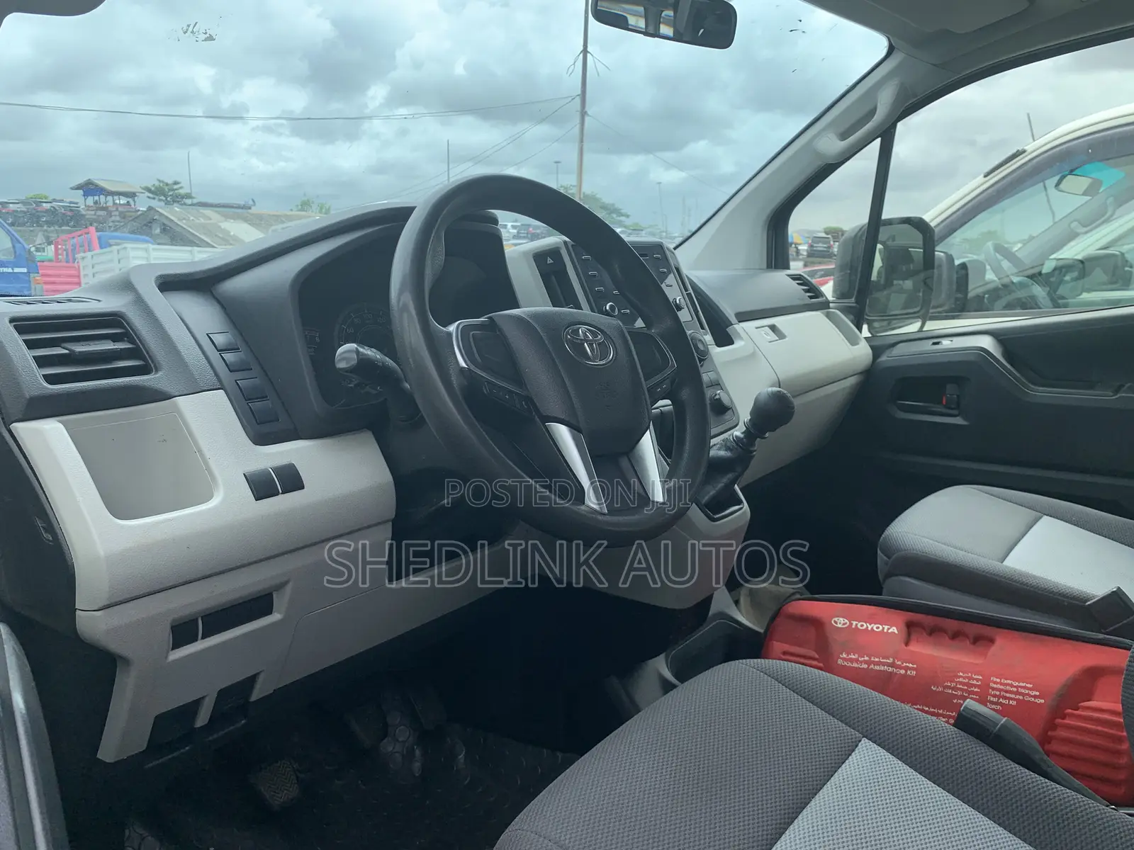 Toyota HiAce 2021 White