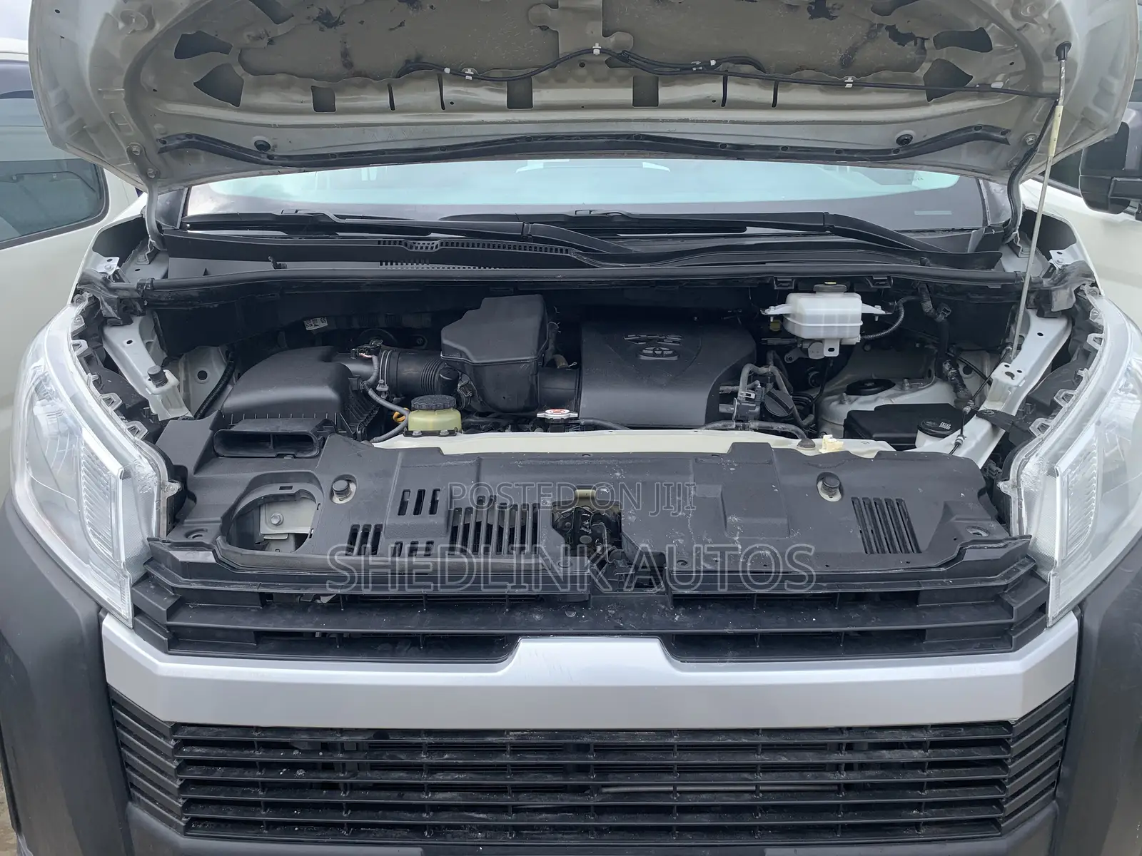 Toyota HiAce 2021 White